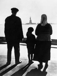 Risultatiimmaginiperfamigliaemigrantiellisisland